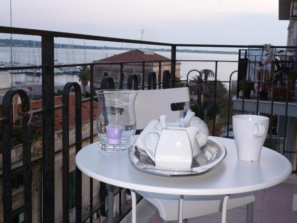 B&B Le Grand Bleu Siracusa - One Hundred Steps From Ortigia -Sea View - Syracuse Екстер'єр фото
